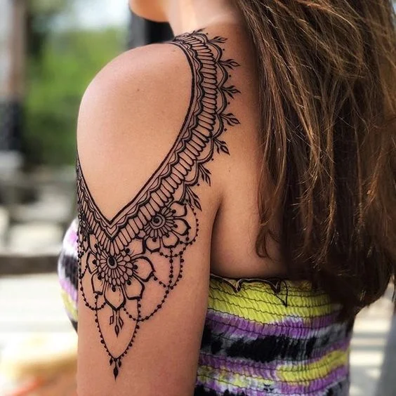 Henna mehndi design on shoulder